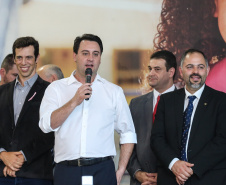 O governador Carlos Massa Ratinho Junior confirma nesta terça-feira (22) recursos para investimentos em infraestrutura escolar. Serão emitidas ordens de serviço para início de obras de reparos e melhorias e autorizadas novas licitações, envolvendo mais de 100 escolas, em todas as regiões do Estado   Curitiba, 22/10/2019 - Foto: Geraldo Bubniak/AEN