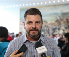 O governador Carlos Massa Ratinho Junior confirma nesta terça-feira (22) recursos para investimentos em infraestrutura escolar. Serão emitidas ordens de serviço para início de obras de reparos e melhorias e autorizadas novas licitações, envolvendo mais de 100 escolas, em todas as regiões do Estado. Na foto o prefeito de Fazenda Rio Grande, Marcio Wozniack.   Curitiba, 22/10/2019 - Foto: Geraldo Bubniak/AEN