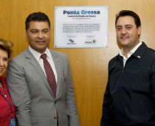 O governador Carlos Massa Ratinho Junior, acompanhado do prefeito Marcelo Rangel, do vice-governador Darci Piana e de diversas autoridades, assinou o decreto que transfere temporariamente a sede do governo estadual para o município. A iniciativa coincide com a Feira Paraná, que acontece de 18 a 27 de outubro. Foto:Jaelson Lucas / AEN