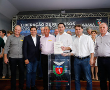 Ponta Grossa e outros 12 municípios dos Campos Gerais vão investir R$ 19,9 milhões em pavimentação de ruas, compra de equipamentos de videomonitoramento, máquinas, ambulância e ônibus escolares, além de ações na área da saúde. Os recursos são do Governo do Estado. As licitações e homologações das obras e aquisições foram autorizadas pelo governador Carlos Massa Ratinho Junior nesta quinta-feira (24) em Ponta Grossa.