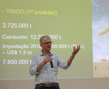 O secretário estadual da Agricultura e do Abastecimento, Norberto Ortigara, apresentou nesta quinta-feira (24), em palestra na 3ª Tecnoagro, na Faculdade de Tecnologia do Vale do Ivaí, (Fatec), em Ivaiporã, as tendências do agronegócio brasileiro e paranaense. O secretário reforçou o papel dos jovens no desenvolvimento de um modelo de agricultura altamente tecnológico.Foto: Divulgação/SEAB