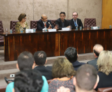 O secretário da Fazenda Renê Garcia, empossa os novos delegados regionais da SEFA.Curitiba, 25-10-19.Foto: Arnaldo Alves / AEN.