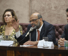 O secretário da Fazenda Renê Garcia, empossa os novos delegados regionais da SEFA.Curitiba, 25-10-19.Foto: Arnaldo Alves / AEN.