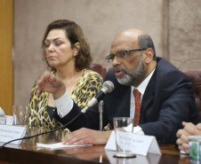 O secretário da Fazenda Renê Garcia, empossa os novos delegados regionais da SEFA.Curitiba, 25-10-19.Foto: Arnaldo Alves / AEN.