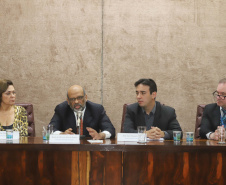 O secretário da Fazenda Renê Garcia, empossa os novos delegados regionais da SEFA.Curitiba, 25-10-19.Foto: Arnaldo Alves / AEN.