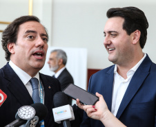 O governador Carlos Massa Ratinho Junior se reúne nesta segunda-feira (28) com o presidente da Caixa Econômica Federal, Pedro Guimarães, para discutir parcerias e investimentos em saneamento e habitação, no Palácio Iguaçu.  Curitiba, 28/10/2019 - Foto: Geraldo Bubniak/AEN