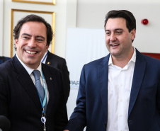 O governador Carlos Massa Ratinho Junior se reúne nesta segunda-feira (28) com o presidente da Caixa Econômica Federal, Pedro Guimarães, para discutir parcerias e investimentos em saneamento e habitação, no Palácio Iguaçu.  Curitiba, 28/10/2019 - Foto: Geraldo Bubniak/AEN
