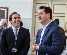 O governador Carlos Massa Ratinho Junior se reúne nesta segunda-feira (28) com o presidente da Caixa Econômica Federal, Pedro Guimarães, para discutir parcerias e investimentos em saneamento e habitação, no Palácio Iguaçu.  Curitiba, 28/10/2019 - Foto: Geraldo Bubniak/AEN