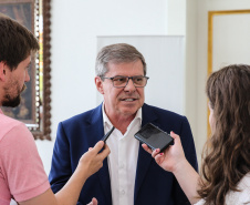 O governador Carlos Massa Ratinho Junior se reúne nesta segunda-feira (28) com o presidente da Caixa Econômica Federal, Pedro Guimarães, para discutir parcerias e investimentos em saneamento e habitação, no Palácio Iguaçu.  Na foto o presidente da Cohapar Jorge Lange.  Curitiba, 28/10/2019 - Foto: Geraldo Bubniak/AEN