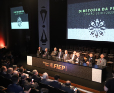 O governador Carlos Massa Ratinho Junior participou nesta segunda-feira (28), em Curitiba, da solenidade de posse da nova diretoria da Fiep, que será liderada pelo empresário Carlos Valter Martins Pedro nos próximos quatro anos. Ele substitui Edson Campagnolo no comando da federação. Foto: José Fernando Ogura/AEN