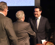 O governador Carlos Massa Ratinho Junior participou nesta segunda-feira (28), em Curitiba, da solenidade de posse da nova diretoria da Fiep, que será liderada pelo empresário Carlos Valter Martins Pedro nos próximos quatro anos. Ele substitui Edson Campagnolo no comando da federação. Foto: José Fernando Ogura/AEN