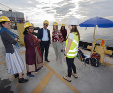 Mais de 7 mil pessoas já visitaram o Porto de Paranaguá em 2019. Em março deste ano, a empresa pública Portos do Paraná intensificou as visitas de grupos técnicos. Em junho, passou a receber os interessados também aos sábados. São estudantes, empresários e agricultores que querem aprender sobre logística e comércio internacional.
