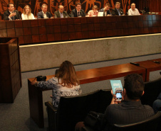 Deputados, representantes de instituições da área da odontologia, cirurgiões dentistas e população em geral participaram nesta terça-feira (29), na Assembleia Legislativa do Paraná, da audiência pública sobre Saúde Bucal: promoção, conscientização e prevenção no Paraná