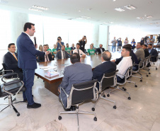 O governador Carlos Massa Ratinho Junior, sanciona a lei que cria o Fundo Estadual de Combate a Corrupção. Participaram: controlador geral do Estado, Raul Siqueira; secretário chefe da Casa Civil, Guto Silva; líder do Governo na Assembleia Legislativa, deputado Hussein Bakri; representante da Transparência Internacional, Bruno Brandão; entre outros.Curitiba, 30-10-19.Foto: Arnaldo Alves / AEN.