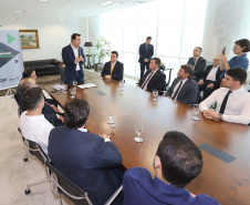 O governador Carlos Massa Ratinho Junior, sanciona a lei que cria o Fundo Estadual de Combate a Corrupção. Participaram: controlador geral do Estado, Raul Siqueira; secretário chefe da Casa Civil, Guto Silva; líder do Governo na Assembleia Legislativa, deputado Hussein Bakri; representante da Transparência Internacional, Bruno Brandão; entre outros.Curitiba, 30-10-19.Foto: Arnaldo Alves / AEN.