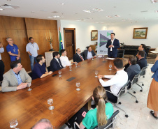 O governador Carlos Massa Ratinho Junior, sanciona a lei que cria o Fundo Estadual de Combate a Corrupção. Participaram: controlador geral do Estado, Raul Siqueira; secretário chefe da Casa Civil, Guto Silva; líder do Governo na Assembleia Legislativa, deputado Hussein Bakri; representante da Transparência Internacional, Bruno Brandão; entre outros.Curitiba, 30-10-19.Foto: Arnaldo Alves / AEN.