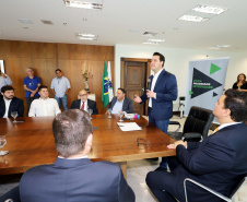 O governador Carlos Massa Ratinho Junior, sanciona a lei que cria o Fundo Estadual de Combate a Corrupção. Participaram: controlador geral do Estado, Raul Siqueira; secretário chefe da Casa Civil, Guto Silva; líder do Governo na Assembleia Legislativa, deputado Hussein Bakri; representante da Transparência Internacional, Bruno Brandão; entre outros.Curitiba, 30-10-19.Foto: Arnaldo Alves / AEN.