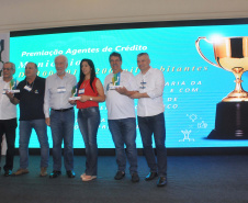 O trabalho realizado pela equipe da Sala do Empreendedor da prefeitura de Francisco Beltrão no atendimento de empreendedores e contratação de operações de microcrédito recebeu o primeiro lugar geral no Prêmio Fomento Paraná e Sebrae/PR de Microcrédito 2019