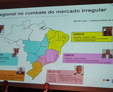 O Batalhão de Polícia Rodoviária (BPRv) participou do Seminário Raízen Sudeste, Roubos de Cargas, Fraudes e Delitos Conexos, realizado na cidade de Mairinque, no estado de São Paulo, terça-feira (29). No encontro foram discutidas estratégias de policiamento, inovações e tecnologias aplicáveis à segurança viária. O Paraná se destacou pelos baixos índices de roubos de carga: 3% de todos os crimes deste tipo no Brasil ocorreram em estradas estaduais paranaenses. Foto: Divulgação/SESP