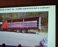 O Batalhão de Polícia Rodoviária (BPRv) participou do Seminário Raízen Sudeste, Roubos de Cargas, Fraudes e Delitos Conexos, realizado na cidade de Mairinque, no estado de São Paulo, terça-feira (29). No encontro foram discutidas estratégias de policiamento, inovações e tecnologias aplicáveis à segurança viária. O Paraná se destacou pelos baixos índices de roubos de carga: 3% de todos os crimes deste tipo no Brasil ocorreram em estradas estaduais paranaenses. Foto: Divulgação/SESP