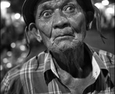O Museu Oscar Niemeyer (MON) promove o lançamento do livro Mestiço – Retrato do Brasil, do fotógrafo Orlando Azevedo, na quinta-feira (7/11), às 19h30. A publicação apresenta 340 retratos em preto e branco de brasileiros anônimos. As fotos foram selecionadas entre milhares de imagens registradas ao longo de décadas. Foto: Orlando Azevedo