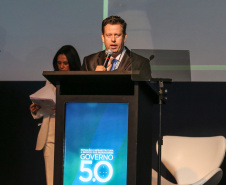 O governador Carlos Massa Ratinho Junior faz a abertura nesta quinta-feira (31),  do encontro de capacitação Governo 5.0 no Hotel Rafain Palace & Convention, em Foz do Iguaçu. Na foto,  Darlan Scalco, prefeito de Pérola e presidente da AMP.Foz do Iguaçu, 17/10/2019 -  Foto: Geraldo Bubniak/AEN