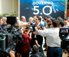 O governador Carlos Massa Ratinho Junior disse nesta quinta-feira (31), na abertura do encontro Governo 5.0, em Foz do Iguaçu, que o planejamento do Estado para os próximos anos será feito a muitas mãos, em parceria com os municípios, e que a inovação, o Novo Pensar e Novo Fazer, deve estar a serviço de todos os paranaenses. Ratinho Junior também assinou um pacote de investimentos de R$ 351 milhões nos municípios para os próximos anos.