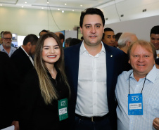 O governador Carlos Massa Ratinho Junior disse nesta quinta-feira (31), na abertura do encontro Governo 5.0, em Foz do Iguaçu, que o planejamento do Estado para os próximos anos será feito a muitas mãos, em parceria com os municípios, e que a inovação, o Novo Pensar e Novo Fazer, deve estar a serviço de todos os paranaenses. Ratinho Junior também assinou um pacote de investimentos de R$ 351 milhões nos municípios para os próximos anos.