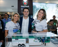 O governador Carlos Massa Ratinho Junior disse nesta quinta-feira (31), na abertura do encontro Governo 5.0, em Foz do Iguaçu, que o planejamento do Estado para os próximos anos será feito a muitas mãos, em parceria com os municípios, e que a inovação, o Novo Pensar e Novo Fazer, deve estar a serviço de todos os paranaenses. Ratinho Junior também assinou um pacote de investimentos de R$ 351 milhões nos municípios para os próximos anos.