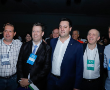 O governador Carlos Massa Ratinho Junior disse nesta quinta-feira (31), na abertura do encontro Governo 5.0, em Foz do Iguaçu, que o planejamento do Estado para os próximos anos será feito a muitas mãos, em parceria com os municípios, e que a inovação, o Novo Pensar e Novo Fazer, deve estar a serviço de todos os paranaenses. Ratinho Junior também assinou um pacote de investimentos de R$ 351 milhões nos municípios para os próximos anos.