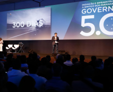 O governador Carlos Massa Ratinho Junior disse nesta quinta-feira (31), na abertura do encontro Governo 5.0, em Foz do Iguaçu, que o planejamento do Estado para os próximos anos será feito a muitas mãos, em parceria com os municípios, e que a inovação, o Novo Pensar e Novo Fazer, deve estar a serviço de todos os paranaenses. Ratinho Junior também assinou um pacote de investimentos de R$ 351 milhões nos municípios para os próximos anos.