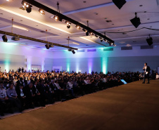 O governador Carlos Massa Ratinho Junior disse nesta quinta-feira (31), na abertura do encontro Governo 5.0, em Foz do Iguaçu, que o planejamento do Estado para os próximos anos será feito a muitas mãos, em parceria com os municípios, e que a inovação, o Novo Pensar e Novo Fazer, deve estar a serviço de todos os paranaenses. Ratinho Junior também assinou um pacote de investimentos de R$ 351 milhões nos municípios para os próximos anos.