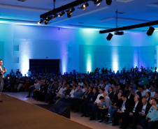 O governador Carlos Massa Ratinho Junior disse nesta quinta-feira (31), na abertura do encontro Governo 5.0, em Foz do Iguaçu, que o planejamento do Estado para os próximos anos será feito a muitas mãos, em parceria com os municípios, e que a inovação, o Novo Pensar e Novo Fazer, deve estar a serviço de todos os paranaenses. Ratinho Junior também assinou um pacote de investimentos de R$ 351 milhões nos municípios para os próximos anos.
