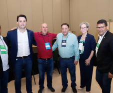 O governador Carlos Massa Ratinho Junior disse nesta quinta-feira (31), na abertura do encontro Governo 5.0, em Foz do Iguaçu, que o planejamento do Estado para os próximos anos será feito a muitas mãos, em parceria com os municípios, e que a inovação, o Novo Pensar e Novo Fazer, deve estar a serviço de todos os paranaenses. Ratinho Junior também assinou um pacote de investimentos de R$ 351 milhões nos municípios para os próximos anos.