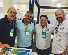 A Paraná Turismo participa diretamente dos trabalhos no Governo 5.0, em Foz do Iguaçu, que reúne prefeitos, vereadores, secretários, técnicos das administrações municipais e lideranças. A Paraná Turismo está com toda equipe técnica no estande da Secretaria do Desenvolvimento Sustentável e do Turismo assessorando com informações ligadas ao segmento. Foto: Denis Ferreira Netto/SEDEST