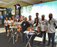 A Paraná Turismo participa diretamente dos trabalhos no Governo 5.0, em Foz do Iguaçu, que reúne prefeitos, vereadores, secretários, técnicos das administrações municipais e lideranças. A Paraná Turismo está com toda equipe técnica no estande da Secretaria do Desenvolvimento Sustentável e do Turismo assessorando com informações ligadas ao segmento. Foto: Denis Ferreira Netto/SEDEST