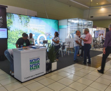A Paraná Turismo participa diretamente dos trabalhos no Governo 5.0, em Foz do Iguaçu, que reúne prefeitos, vereadores, secretários, técnicos das administrações municipais e lideranças. A Paraná Turismo está com toda equipe técnica no estande da Secretaria do Desenvolvimento Sustentável e do Turismo assessorando com informações ligadas ao segmento. Foto: Denis Ferreira Netto/SEDEST