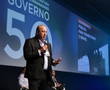O ministro José Augusto Nardes, presidente do Tribunal de Contas da União, que também participou da mesa de governança, disse que o Paraná sai na frente em termos de práticas de governança com o Governo 5.0. Para ele, a próxima etapa é difundir essas conquistas nos 399 municípios do Estado.Foto: José Fernando Ogura/AEN