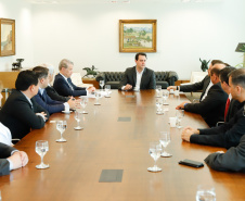 O Instituto de Tecnologia do Paraná (Tecpar) vai desenvolver sistemas inteligentes e inovadores para a Energética Suape II, empresa que comercializa energia elétrica gerada por usina termelétrica. O contrato foi assinado em solenidade com o governador Carlos Massa Ratinho Junior, nesta segunda-feira (4), no Palácio Iguaçu, em Curitiba.