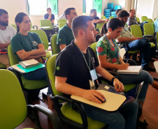 A equipe de Meio Ambiente da empresa pública Portos do Paraná participa da Oficina Estadual de Trabalho para a elaboração da proposta do Paraná para a gestão da pesca do camarão, no âmbito da Região Sul do Brasil. O encontro começou nesta terça-feira (5) e vai até esta quarta (6), em Paranaguá, das 9h às 18h, no Museu de Arqueologia e Etnologia da Universidade Federal do Paraná.