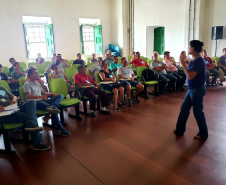 A equipe de Meio Ambiente da empresa pública Portos do Paraná participa da Oficina Estadual de Trabalho para a elaboração da proposta do Paraná para a gestão da pesca do camarão, no âmbito da Região Sul do Brasil. O encontro começou nesta terça-feira (5) e vai até esta quarta (6), em Paranaguá, das 9h às 18h, no Museu de Arqueologia e Etnologia da Universidade Federal do Paraná.
