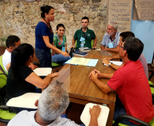 A equipe de Meio Ambiente da empresa pública Portos do Paraná participa da Oficina Estadual de Trabalho para a elaboração da proposta do Paraná para a gestão da pesca do camarão, no âmbito da Região Sul do Brasil. O encontro começou nesta terça-feira (5) e vai até esta quarta (6), em Paranaguá, das 9h às 18h, no Museu de Arqueologia e Etnologia da Universidade Federal do Paraná.