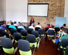 A equipe de Meio Ambiente da empresa pública Portos do Paraná participa da Oficina Estadual de Trabalho para a elaboração da proposta do Paraná para a gestão da pesca do camarão, no âmbito da Região Sul do Brasil. O encontro começou nesta terça-feira (5) e vai até esta quarta (6), em Paranaguá, das 9h às 18h, no Museu de Arqueologia e Etnologia da Universidade Federal do Paraná.