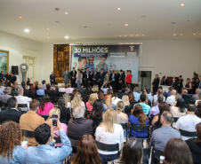 O governador Carlos Massa Ratinho Junior confirma nesta quarta-feira (06) recursos para compra de climatizadores, refrigeradores, conjuntos refeitórios, mesas, banquetas e utensílios para as escolas estaduais do Paraná. O investimento será feito por meio da Fundepar.  Curitiba, 06/11/2019 - Foto: Geraldo Bubniak/AEN
