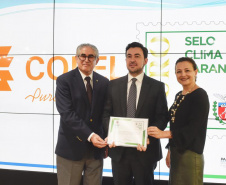 O Prêmio Selo Clima Paraná 2019 foi entregue nesta quinta-feira (07) a 36 empresas que, voluntariamente, decidiram medir, divulgar e reduzir as emissões de gases de efeito estufa, causadores do aquecimento global e das mudanças climáticas. O mais importante deles é o dióxido de carbono (CO2). Foto: Denis Ferreira Netto/AEN