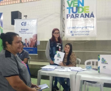 Em Guaratuba, no Litoral do Paraná, a feira de serviços Paraná Cidadão registrou quase 9 mil atendimentos. Foi o 20º evento realizado neste ano. “Oferecemos diversos serviços gratuitos de inclusão e cidadania para quem mais precisa”, disse o secretário da Justiça, Família e Trabalho do Governo do Paraná, Ney Leprevost, que participou do evento, realizado no Ginásio Ilda Silvano, no bairro Piçarras. Foto: Divulgação/SEJUF