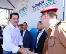 O governador Carlos Massa Ratinho Junior assinou na manhã desta terça-feira (12) a transferência da sede do Governo do Paraná para Pato Branco, polo do Sudoeste do Paraná. A cidade é a capital administrativa do Estado até esta quarta-feira (13). As atividades do Poder Executivo  acontecem em paralelo à IV Feira de Ciência, Tecnologia e Inovação – Inventum. O ato aconteceu no espaço Casa do Prefeito, dentro do Parque de Exposições do município.