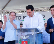 O governador Carlos Massa Ratinho Junior assinou na manhã desta terça-feira (12) a transferência da sede do Governo do Paraná para Pato Branco, polo do Sudoeste do Paraná. A cidade é a capital administrativa do Estado até esta quarta-feira (13). As atividades do Poder Executivo  acontecem em paralelo à IV Feira de Ciência, Tecnologia e Inovação – Inventum. O ato aconteceu no espaço Casa do Prefeito, dentro do Parque de Exposições do município.