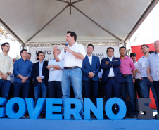 O governador Carlos Massa Ratinho Junior assinou na manhã desta terça-feira (12) a transferência da sede do Governo do Paraná para Pato Branco, polo do Sudoeste do Paraná. A cidade é a capital administrativa do Estado até esta quarta-feira (13). As atividades do Poder Executivo  acontecem em paralelo à IV Feira de Ciência, Tecnologia e Inovação – Inventum. O ato aconteceu no espaço Casa do Prefeito, dentro do Parque de Exposições do município.