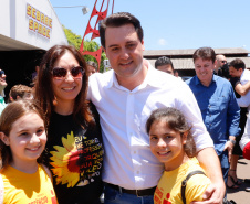 O governador Carlos Massa Ratinho Junior assinou na manhã desta terça-feira (12) a transferência da sede do Governo do Paraná para Pato Branco, polo do Sudoeste do Paraná. A cidade é a capital administrativa do Estado até esta quarta-feira (13). As atividades do Poder Executivo  acontecem em paralelo à IV Feira de Ciência, Tecnologia e Inovação – Inventum. O ato aconteceu no espaço Casa do Prefeito, dentro do Parque de Exposições do município.